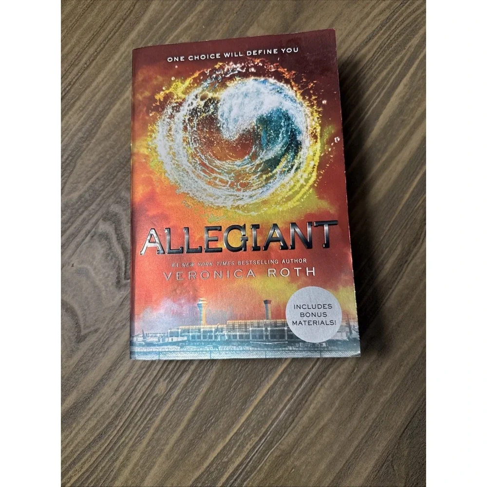 Veronica Roth Divergent Series Book Set YA Trilogy Paperback Hardcover Good